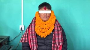 विराटनगर विमानस्थलबाट साढे ६ लाखसहित उपसचिव पक्राउ